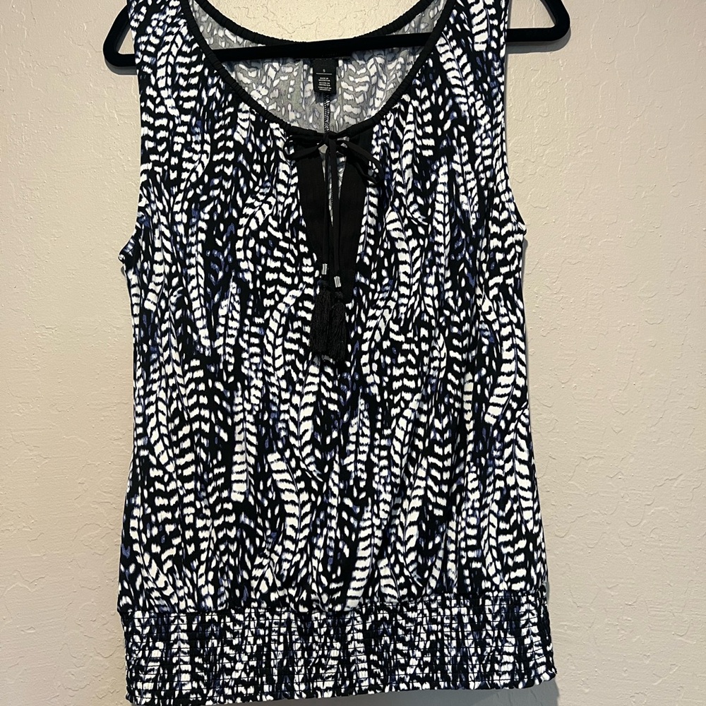 White House Black Market Print Sleeveless Blouse With Banded Waist